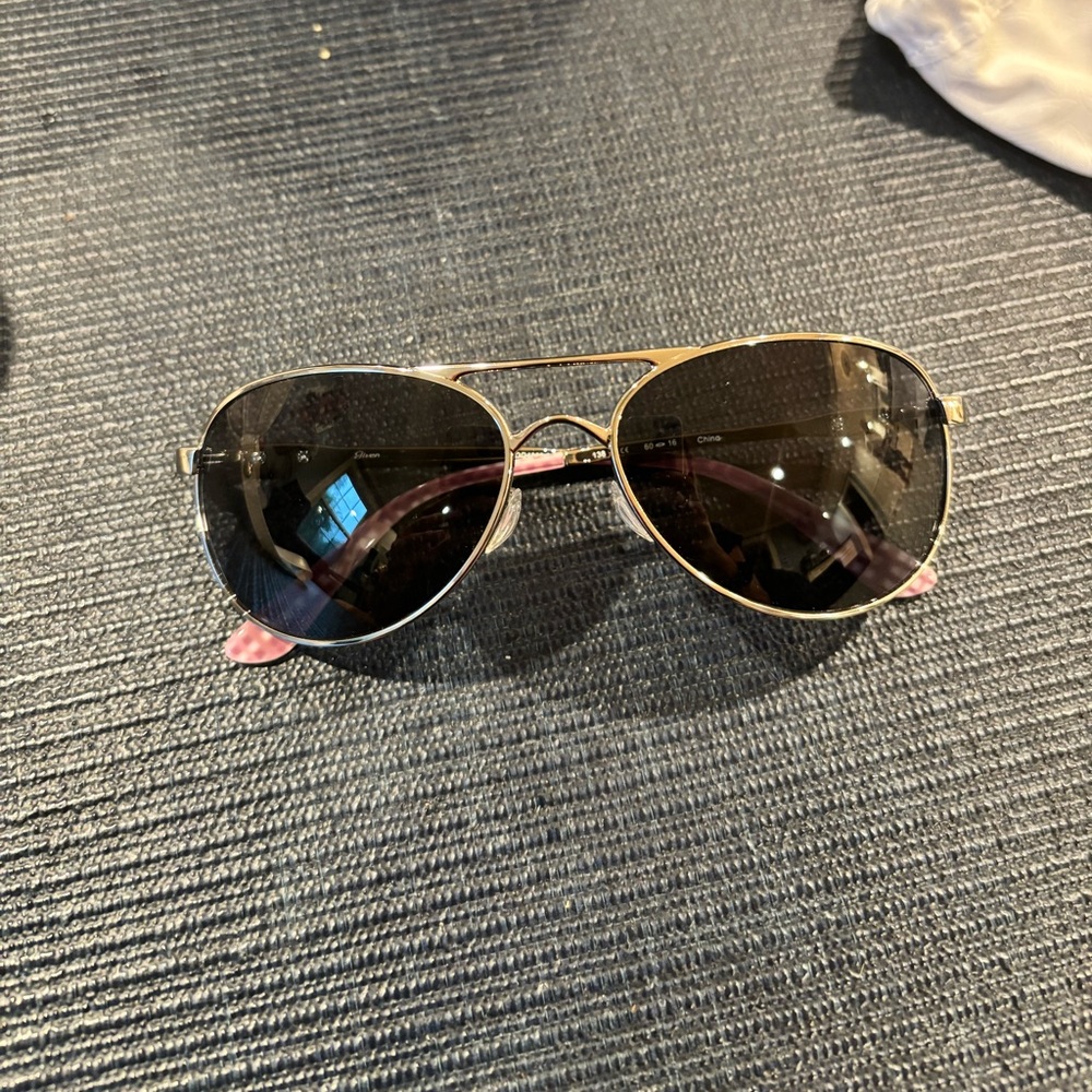 **NWT Oakley Given Polished Chrome w/ Grey sunglasses with packaging and case